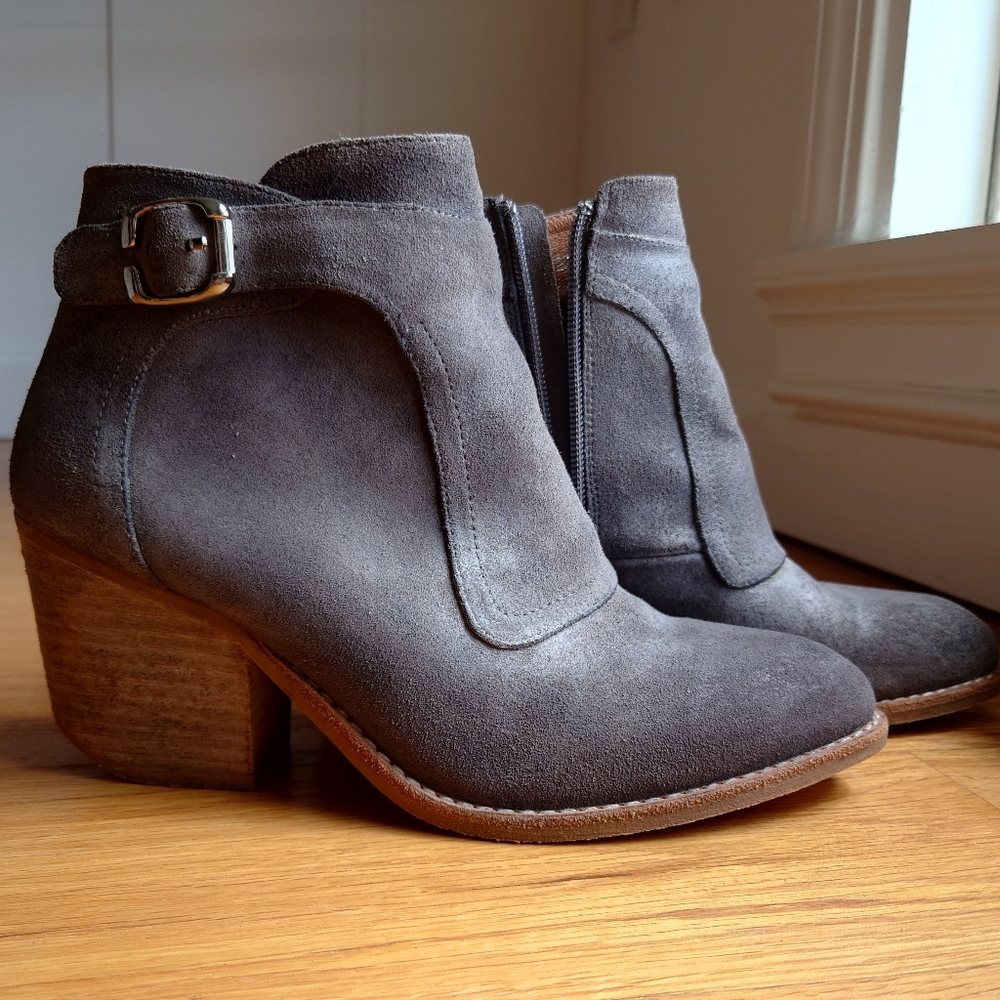 Jeffrey Campbell Maverick Suede gray boots Sz 7